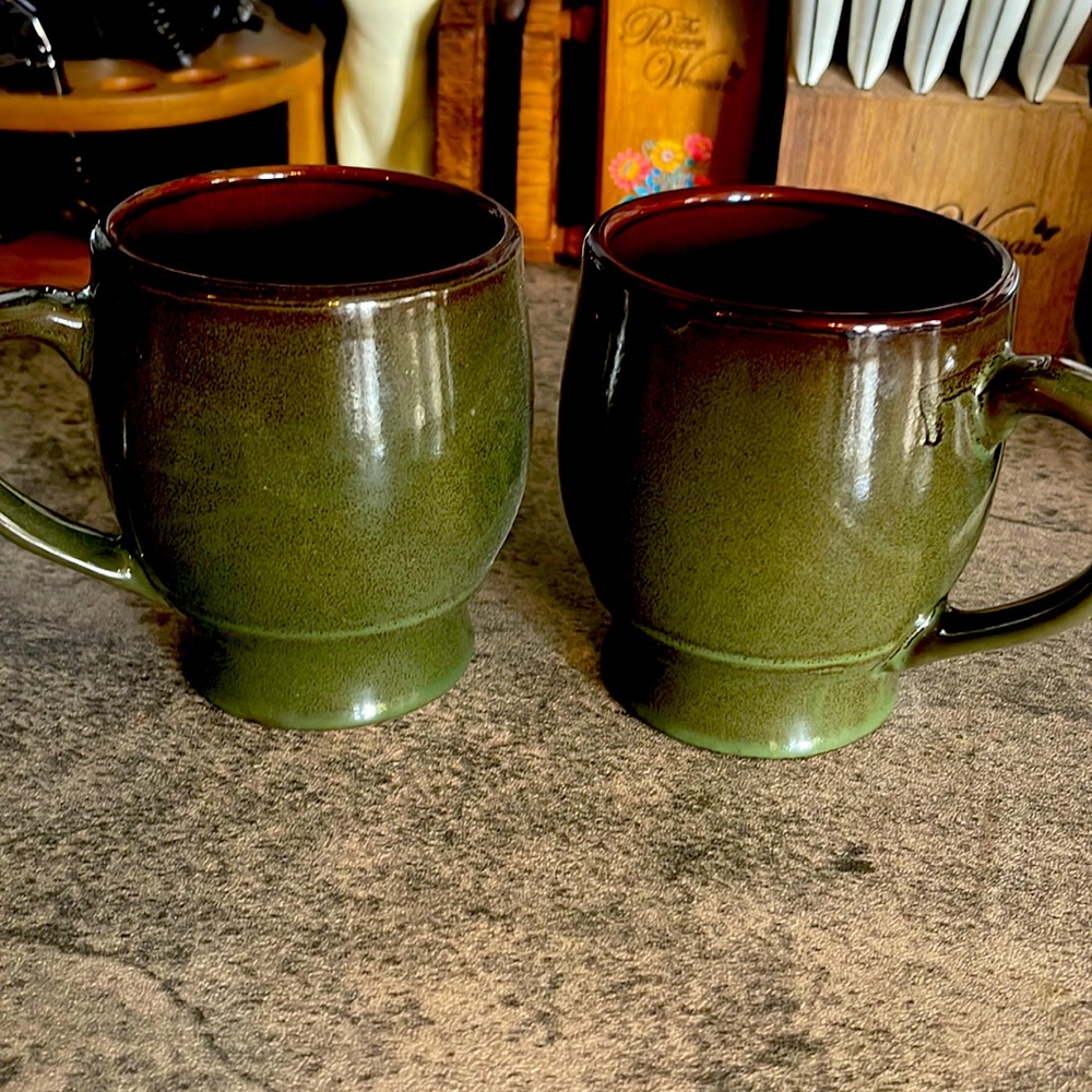 5/$20- Set of 2 mugs
